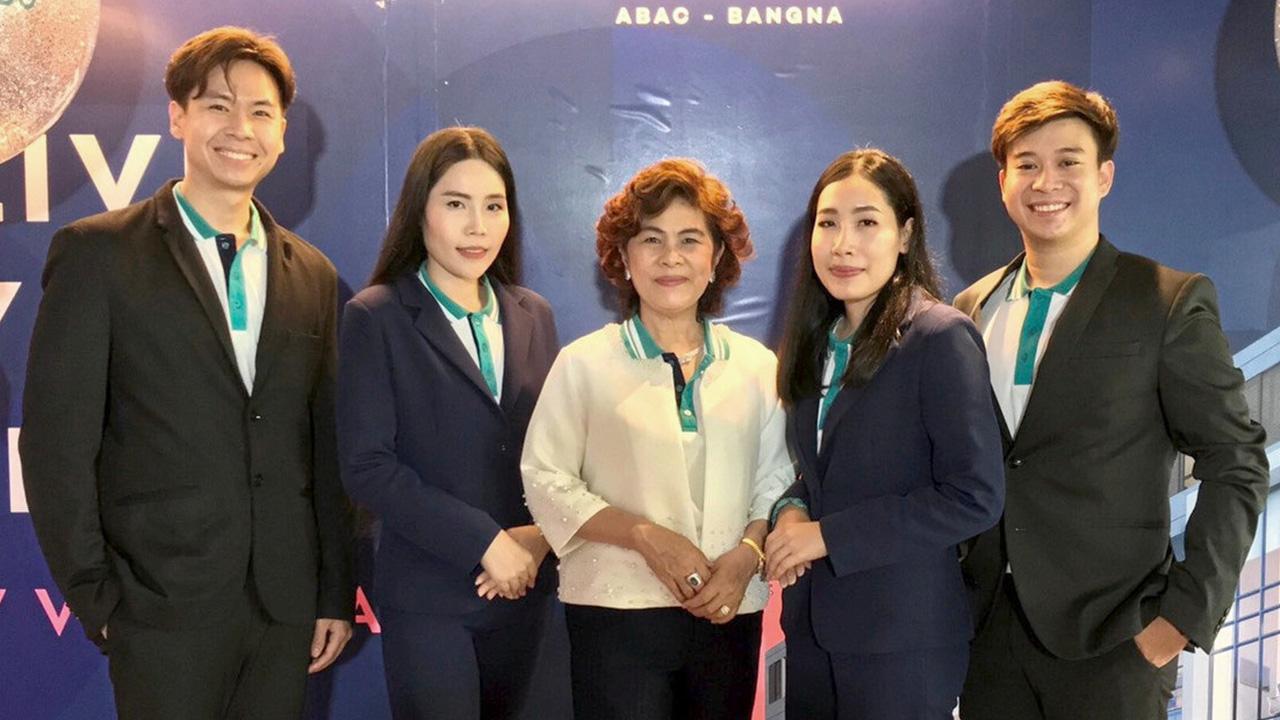 น่าอยู่ปลอดภัย ผกาวรรณ สามัตถิยดีกุล จัดงานเปิดโครงการ เดโลนิกซ์ คอนโด เอแบคบางนา คอนโดเจาะกลุ่มนักศึกษา ใกล้มหาวิทยาลัยอัสสัมชัญ โดยมี นํ้าค้าง เจริญก้าวหน้า,ธนพล สุจริตวรกุล และ กฤษฏิ์ สุวรรณสิชณน์ มาร่วมงานด้วย ที่โครงการเดโลนิกซ์ วันก่อน.
