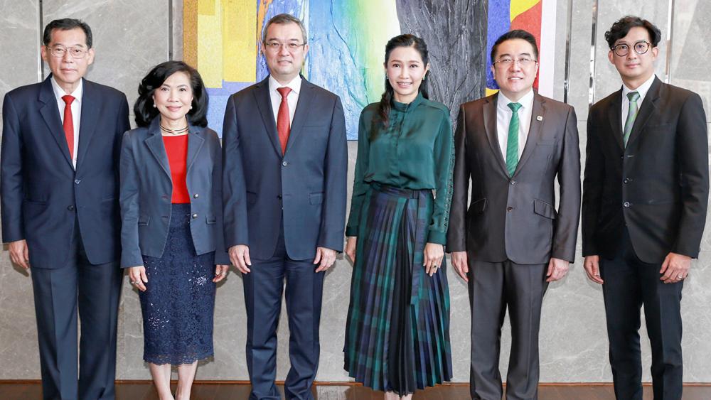 ต้องช่วยกัน ธีระยุทธ จิราธิวัฒน์ และ ขัตติยา อินทรวิชัย จัดประชุมร่วมหารือเรื่องกระตุ้นการท่องเที่ยว พร้อมรับห้องพักฟรีในเครือเซ็นทารา ผ่านแคมเปญในช่วงมอเตอร์โชว์กับลีสซิ่งกสิกรไทย โดยมี สุพัตรา จิราธิวัฒน์ มาร่วมงานด้วย ที่ รร.เซ็นทาราแกรนด์ เซ็นทรัลเวิลด์ วันก่อน.