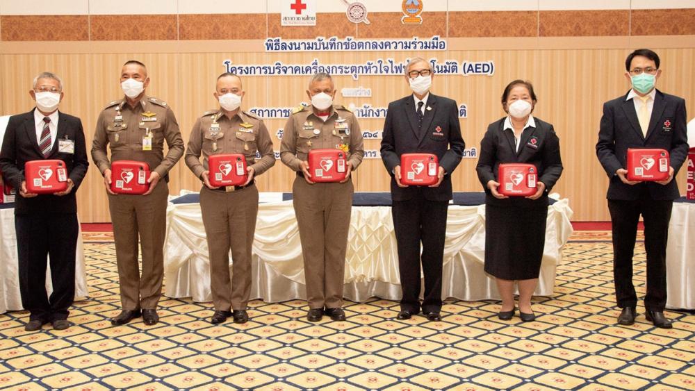 ร่วมมือกัน พล.อ.อ.สุบิน ชิวปรีชา, เตช บุนนาค และ พล.ต.อ.ปิยะ อุทาโย ร่วมลงนามบันทึกข้อตกลงความร่วมมือโครงการบริจาคเครื่องกระตุกหัวใจไฟฟ้าอัตโนมัติ โดยมี พล.ต.ท.ภัคพงศ์ พงษ์เภตรา และ สุทธารักษ์ ปัญญา มาร่วมในพิธีด้วย ที่สำนักงานตำรวจแห่งชาติ วันก่อน.