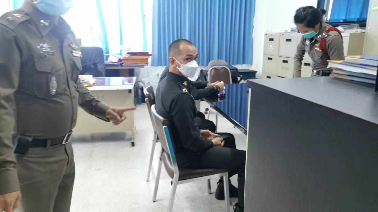 คุม "ทหารกร่าง" ต่อยเพื่อนบ้าน รับทราบข้อกล่าวหา อ้างบันดาลโทสะ