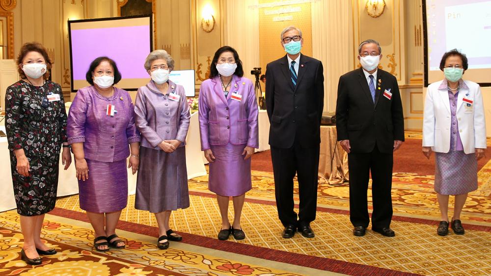 ประชุม เตช บุนนาค, ศ.นพ.ไกรสิทธิ์ ตันติศิรินทร์, รศ.ดร.ทัศนา บุญทอง, รศ.ดร.ประคิณ สุจฉายา, ศ.ดร.สมจิต หนุเจริญกุล และ รศ.ดร.สุปาณี เสนาดิสัย มาร่วมประชุมตัดสินผู้ได้รับรางวัลสมเด็จพระศรีนครินทราบรมราชชนนี ประจำปี 2564 ที่ รร.แมนดาริน โอเรียนเต็ล วันก่อน.