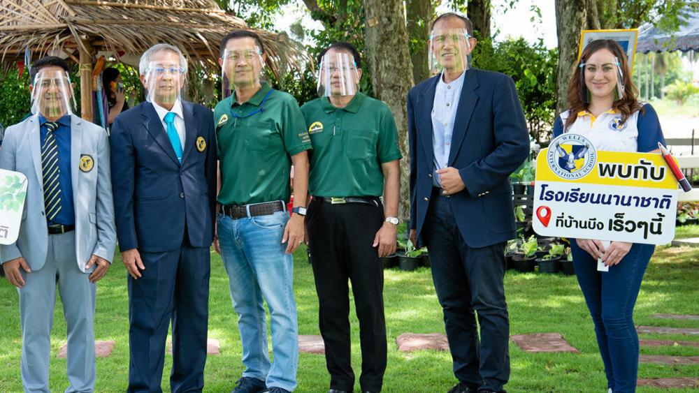 สวนสวย ธีระธัช รัตนกมลพร เปิดตัว “วิลล่า ฟอเรสต์” บ้านสวนคนเมือง โครงการต้นแบบชีวิตวิถีใหม่บนพื้นที่ธรรมชาติ 150 ไร่ แห่งแรกของบ้านบึง โดยมี จาง เหยาหลาง, ดร.เรย์ เดอ ลา เพนญ่า, สุรสิทธิ์ นิธิวุฒิวรรักษ์ และ วิคทอเรีย เอลิส รอท มาร่วมงานด้วย ที่ อ.บ้านบึง จ.ชลบุรี วันก่อน.