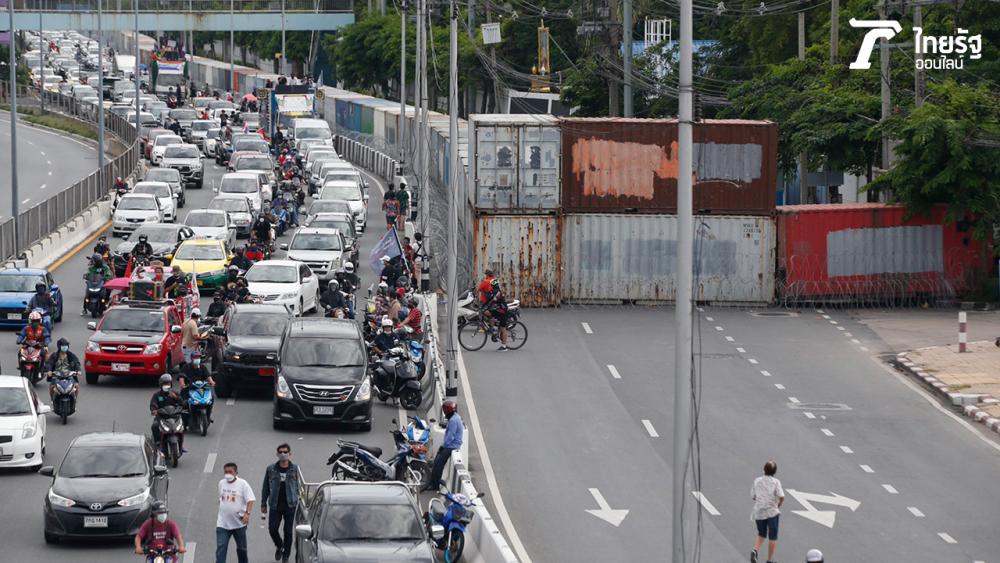 ถนนวิภาวดีรังสิต แน่นไปด้วย
