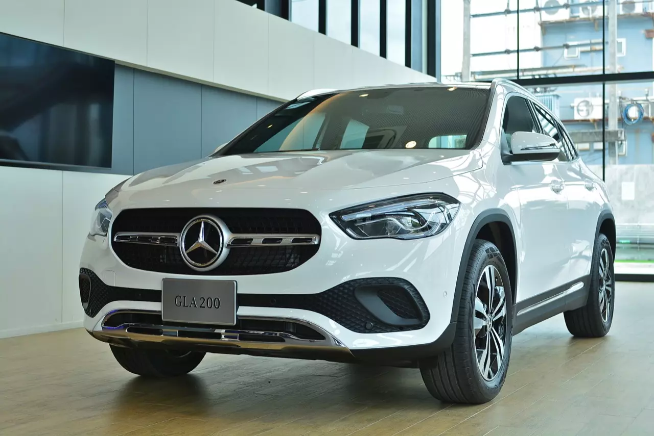 Mercedes eqc store gla