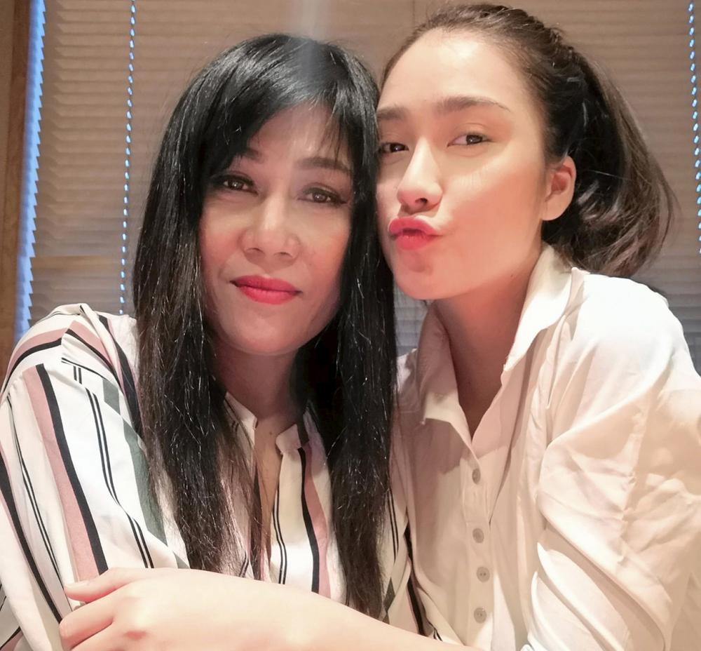 ฮาน่า กับ แม่ต๊ะ