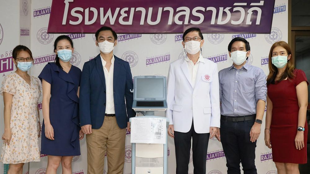 อุปกรณ์แพทย์ เทพอาจ กวินอนันต์ มอบเครื่องช่วยการทำงานของหัวใจชนิดใช้บอลลูนในหลอดเลือดแดงจำนวน 1 เครื่อง มูลค่า 3,230,000 บาท ให้ นพ.สมเกียรติ ลลิตวงศา โดยมี พญ.ณัทภชา โชติกะวิเชียร และ พญ.พสธร โพธิวงศาจารย์ มาร่วมรับมอบ ที่ รพ.ราชวิถี วันก่อน.
