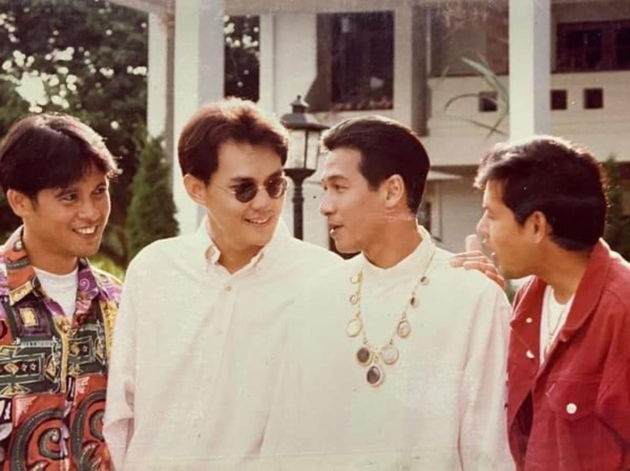 (ซ้ายสุด) แด๊กซ์ ลิขิต ถัดมา ตั้ว ศรัณยู และ อ๊อฟ พงษ์พัฒน์