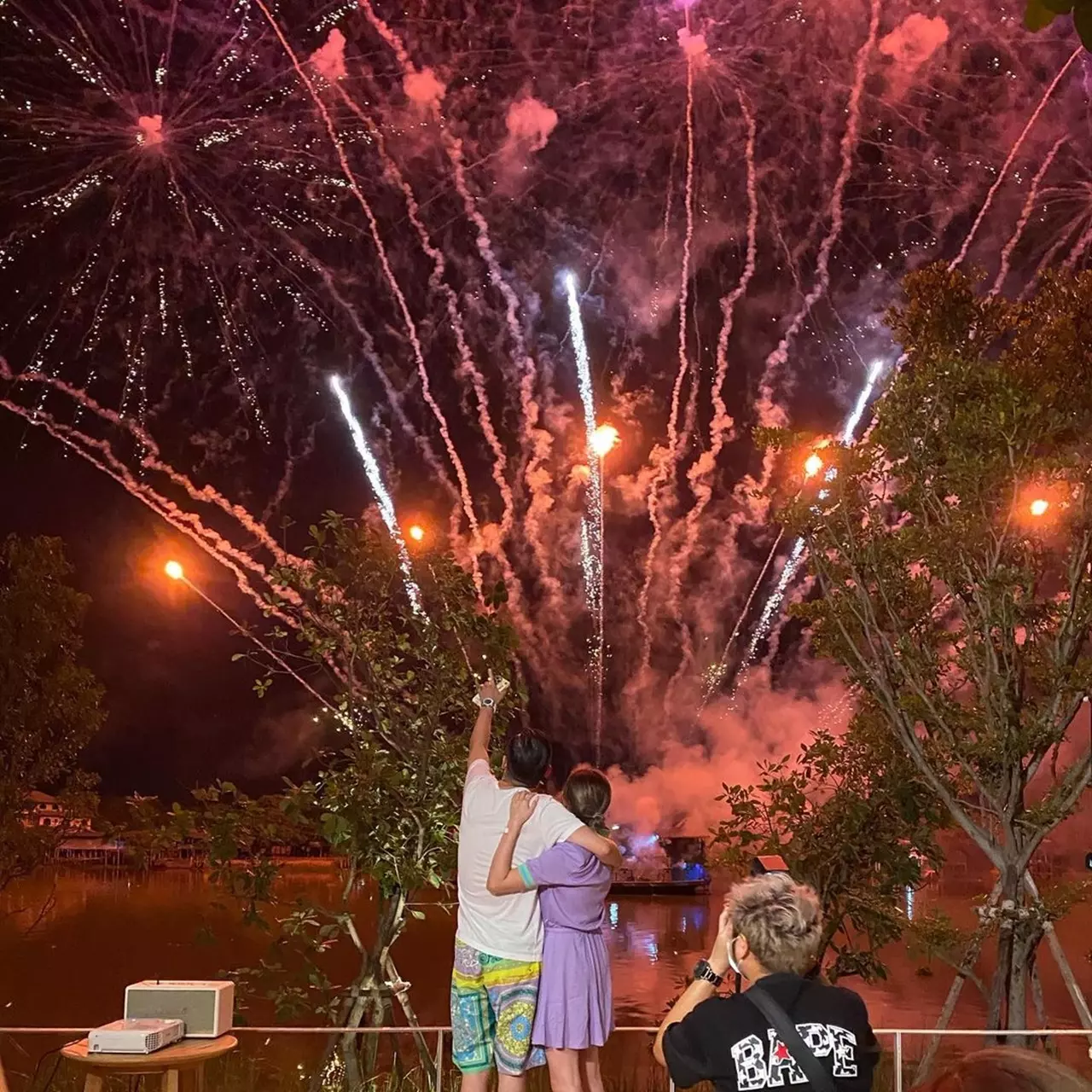 ดิว อริสรา ถูกด่าเละ แฟนหนุ่มจุดพลุเซอร์ไพรส์วันเกิดทำชาวบ้านเดือดร้อน