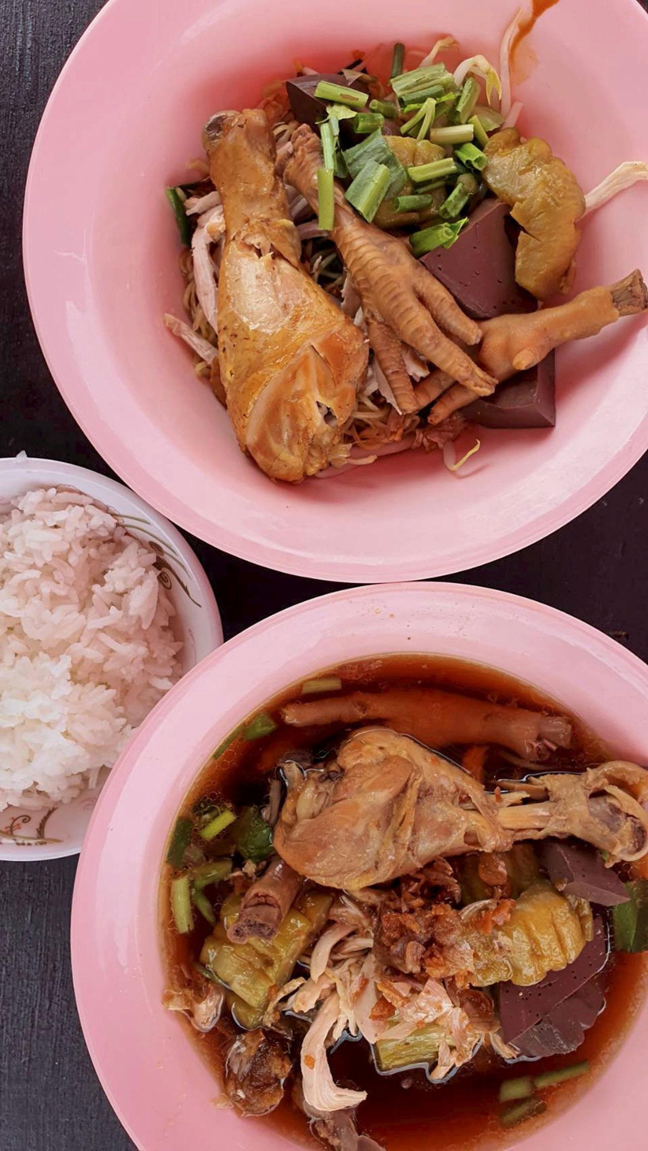 ก๋วยเตี๋ยวไก่ตุ๋นสมุนไพร ขวัญใจมหาชน@บางชัน