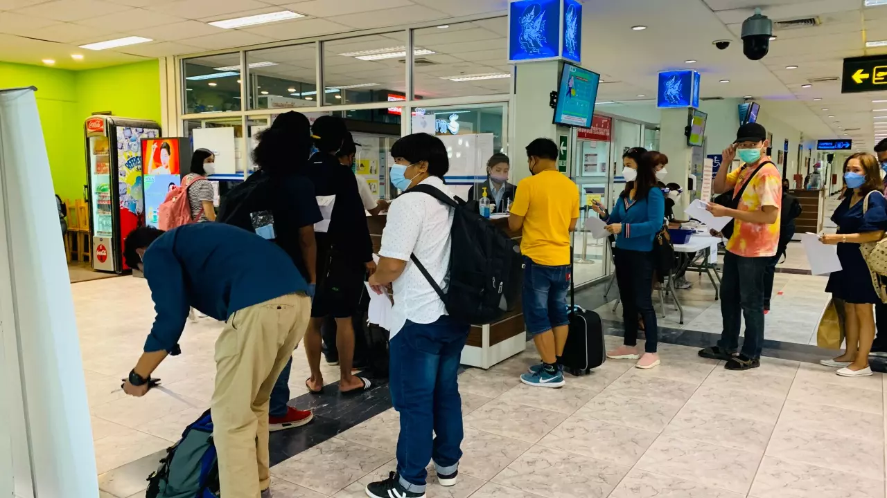 แนะผู้โดยสารขึ้นเครื่องที่สนามบินหาดใหญ่ เผื่อเวลาทำใบรับรองข้ามจังหวัด 