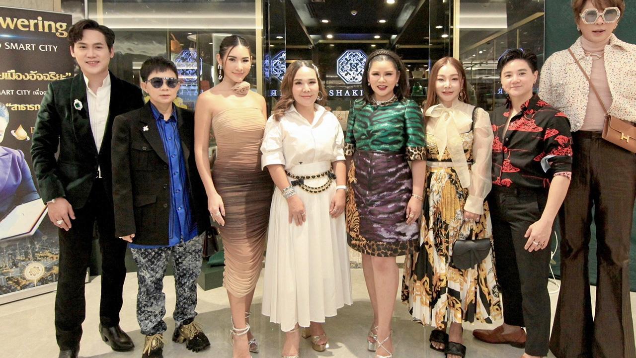 2 ขวบ - อังคนางค์ ชากีร่า บำรุงสรณ์ จัดงานฉลองครบรอบ 2 ปี การก่อตั้งแบรนด์เครื่องสำอาง SHAKIRA พร้อมเปิดตัว SHAKIRA The Concentrate (Serum) และ SHAKIRA MASK ช่วยฟื้นฟูสภาพผิวหน้า โดยมี นุชนาถ ระวีแสงสูรย์ มาร่วมงานด้วย ที่ รร.อินเตอร์คอนติเนนตัล วันก่อน.