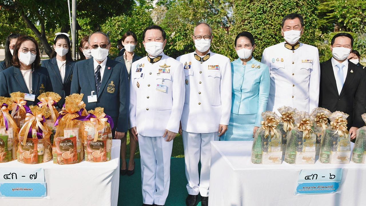 ร้อยปี - ฐาปน สิริวัฒนภักดี, สุวัฒน์ อังคทาภิมณฑ์, ประวิช สุขุม, ม.ล.รดีเทพ เทวกุล และ ชยานันท์ ภักดีจิตต์ มาร่วมในพิธีทำบุญตักบาตร เนื่องในงานฉลองครบรอบ 100 ปี วันประสูติ สมเด็จพระเจ้าพี่นางเธอ เจ้าฟ้ากัลยาณิวัฒนาฯ ที่สถาบันดนตรีกัลยาณิวัฒนา วันก่อน.