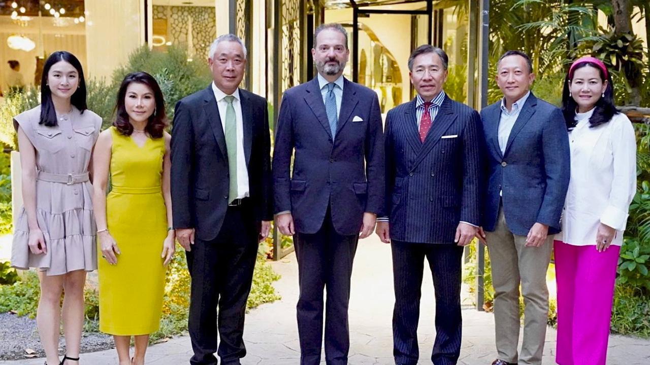 เวลคัม กวีพันธ์–ศุภานวิต เอี่ยมสกุลรัตน์ จัดงานเลี้ยงต้อนรับ เปาโล ดีโอนีซี ในโอกาสเข้ารับตำแหน่งเอกอัครราชทูตสาธารณรัฐอิตาลี โดยมี สุทธิภา สวัสดิ์–ชูโต, ธีระ ภู่ตระกูล, วรภัค ธันยาวงษ์ และ กนกพร ศีตวรรัตน์ มาร่วมงานด้วย ที่ Acqua Restaurant ซอยสมคิด วันก่อน.
