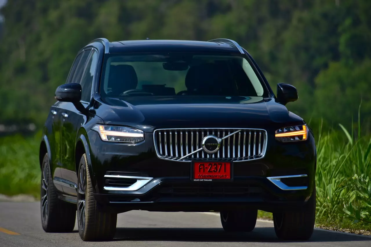 ทดสอบ VOLVO XC90 RECHARGE ULTMATE T8 ยานแม่ไวกิ้ง แรงบิดทะลุมิติกับระบบ PLUG IN HYBRID