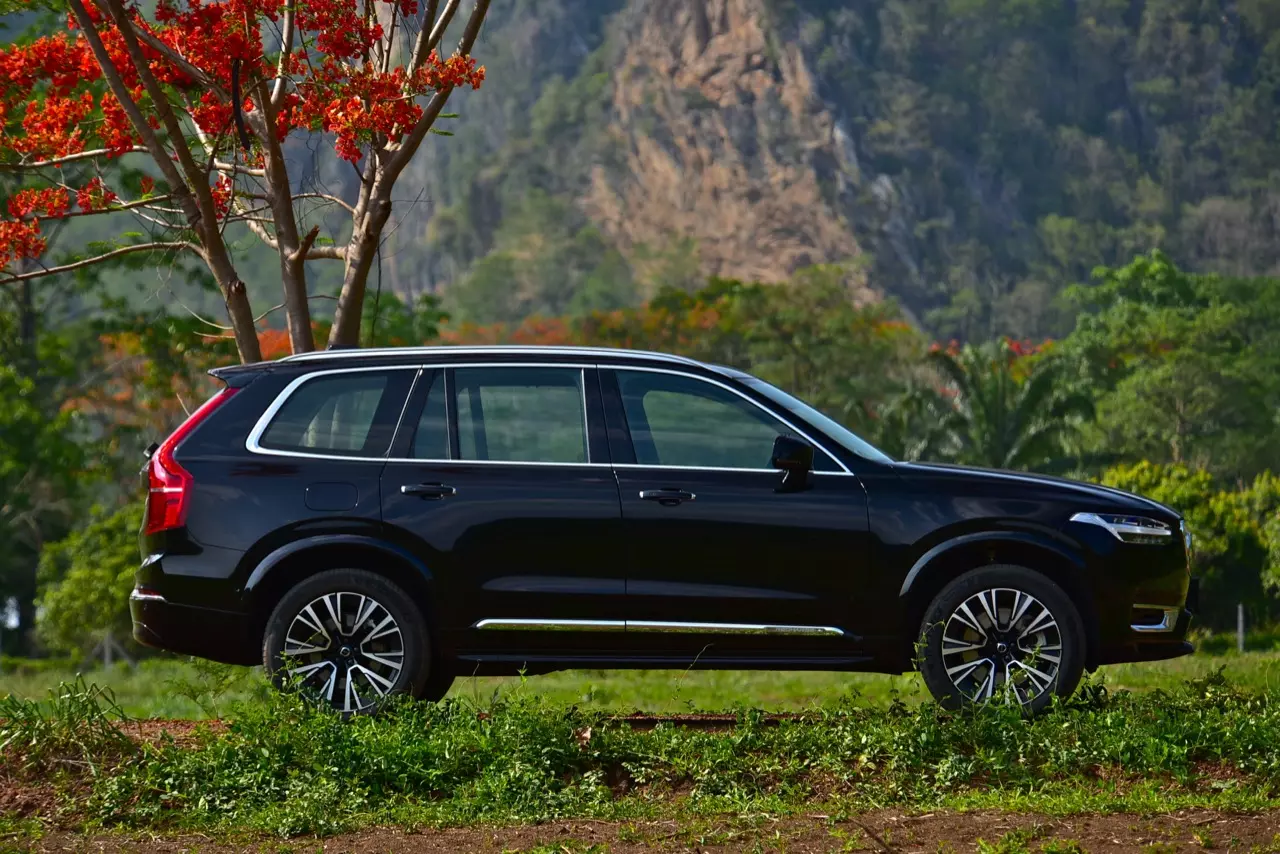 ทดสอบ VOLVO XC90 RECHARGE ULTMATE T8 ยานแม่ไวกิ้ง แรงบิดทะลุมิติกับระบบ PLUG IN HYBRID