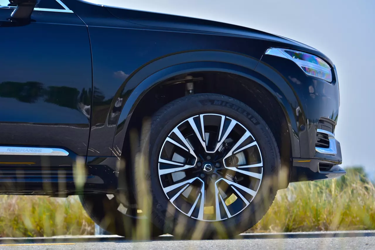 ทดสอบ VOLVO XC90 RECHARGE ULTMATE T8 ยานแม่ไวกิ้ง แรงบิดทะลุมิติกับระบบ PLUG IN HYBRID