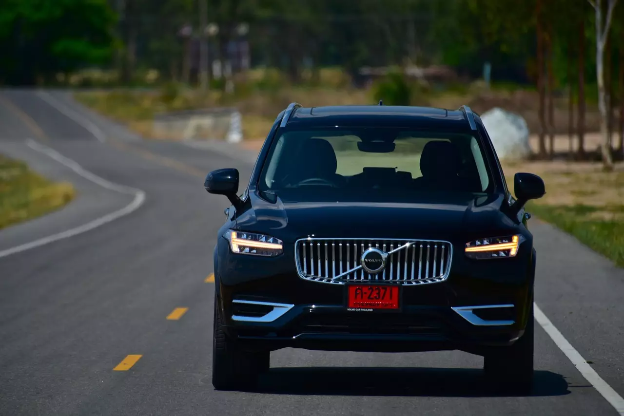 ทดสอบ VOLVO XC90 RECHARGE ULTMATE T8 ยานแม่ไวกิ้ง แรงบิดทะลุมิติกับระบบ PLUG IN HYBRID