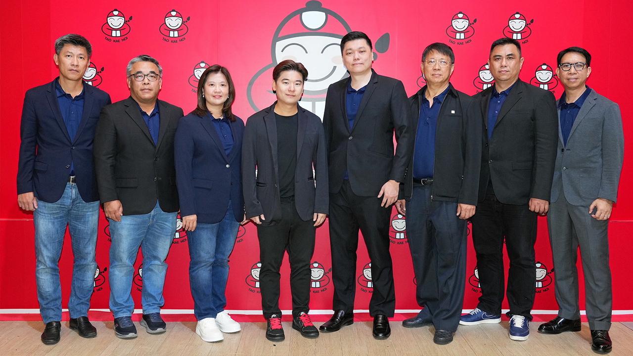 ไว้เรียนรู้ อิทธิพัทธ์ พีระเดชาพันธ์ จัดงาน “TAO KAE NOI GLOBAL FUN FAIR” เพื่อนำเสนอเรื่องราวการเดินทางของเถ้าแก่น้อย จากสาหร่ายแบรนด์ไทยสู่หลายประเทศทั่วโลก โดยมีทิพย์นภา จิตต์แจ้ง และ ณัชชัชพงศ์ พีระเดชาพันธ์ มาร่วมงานด้วย ที่เซ็นทรัลเวิลด์ วันก่อน.