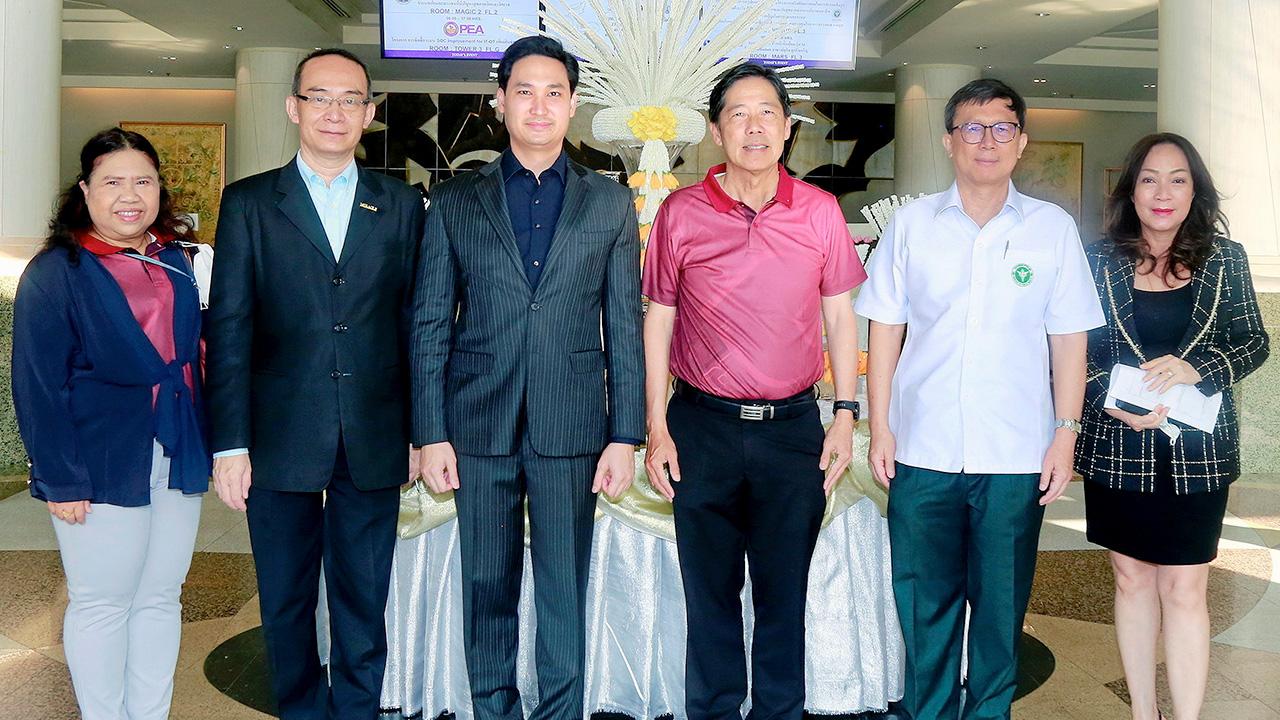 ควบคุมโรค - นพ.ธเรศ กรัษนัยรวิวงค์ อธิบดีกรมควบคุมโรค เปิดการประชุมสรุปผลโครงการเสริมศักยภาพกลไกการทำงาน เพื่อป้องกันควบคุมโรคจากการประกอบอาชีพในแรงงานนอกระบบ โดยมี ดร.นพ.สมเกียรติ ศิริรัตนพฤกษ์ มาร่วมประชุมด้วย ที่โรงแรมมิราเคิล แกรนด์ วันก่อน.