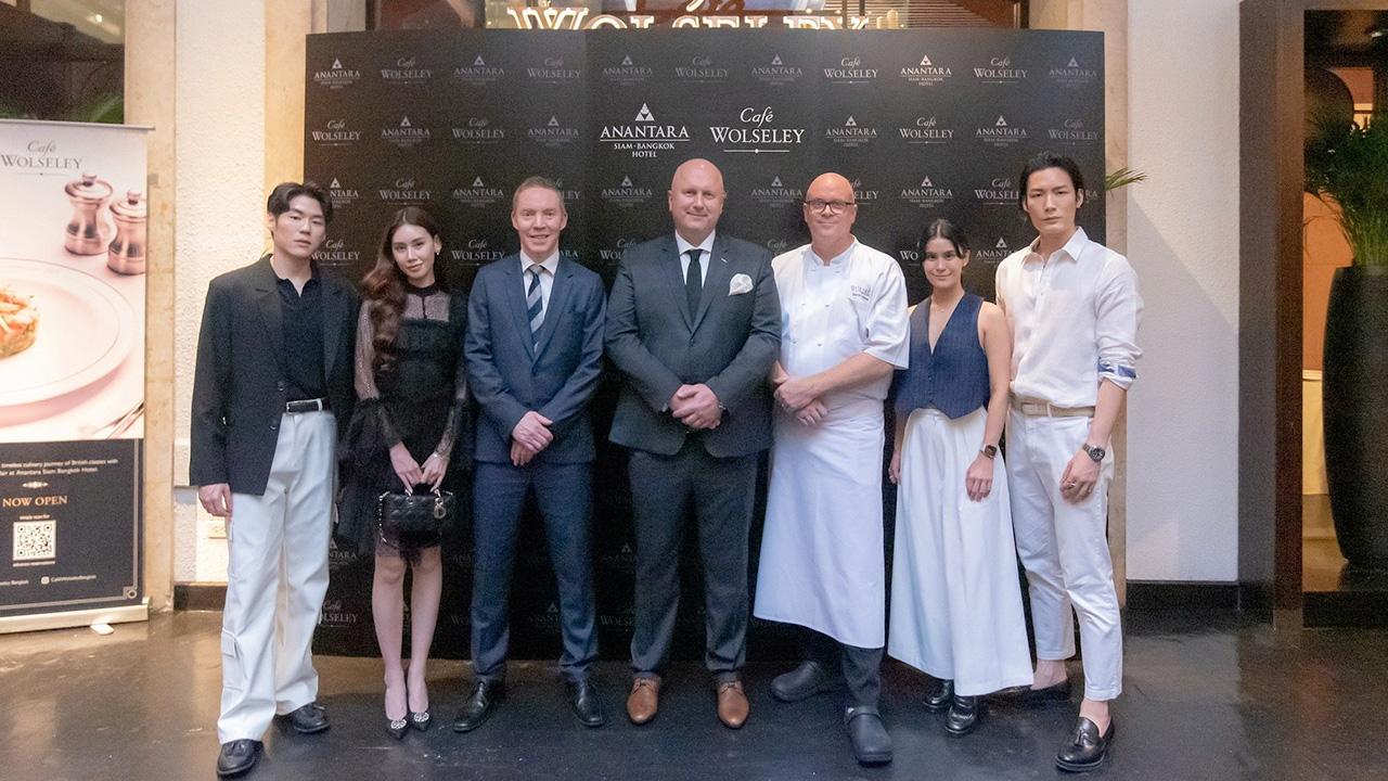 แบบลอนดอน - มาร์ติน ซาริบนิคกี้ จัดงานฉลองเปิด “คาเฟ่ โวลส์ลีย์ แบงค็อก” ร้านอาหารสไตล์บริติชคลาสสิกจากลอนดอน โดยมี เฟอร์กัล ลี, เดวิด สตีเฟ่น, พิมดาว พานิชสมัย, พิมพ์ทอง วชิราคม และ ธนดล วงศ์สอาดสกุล มาร่วมงานด้วย ที่โรงแรมอนันตรา สยาม วันก่อน.