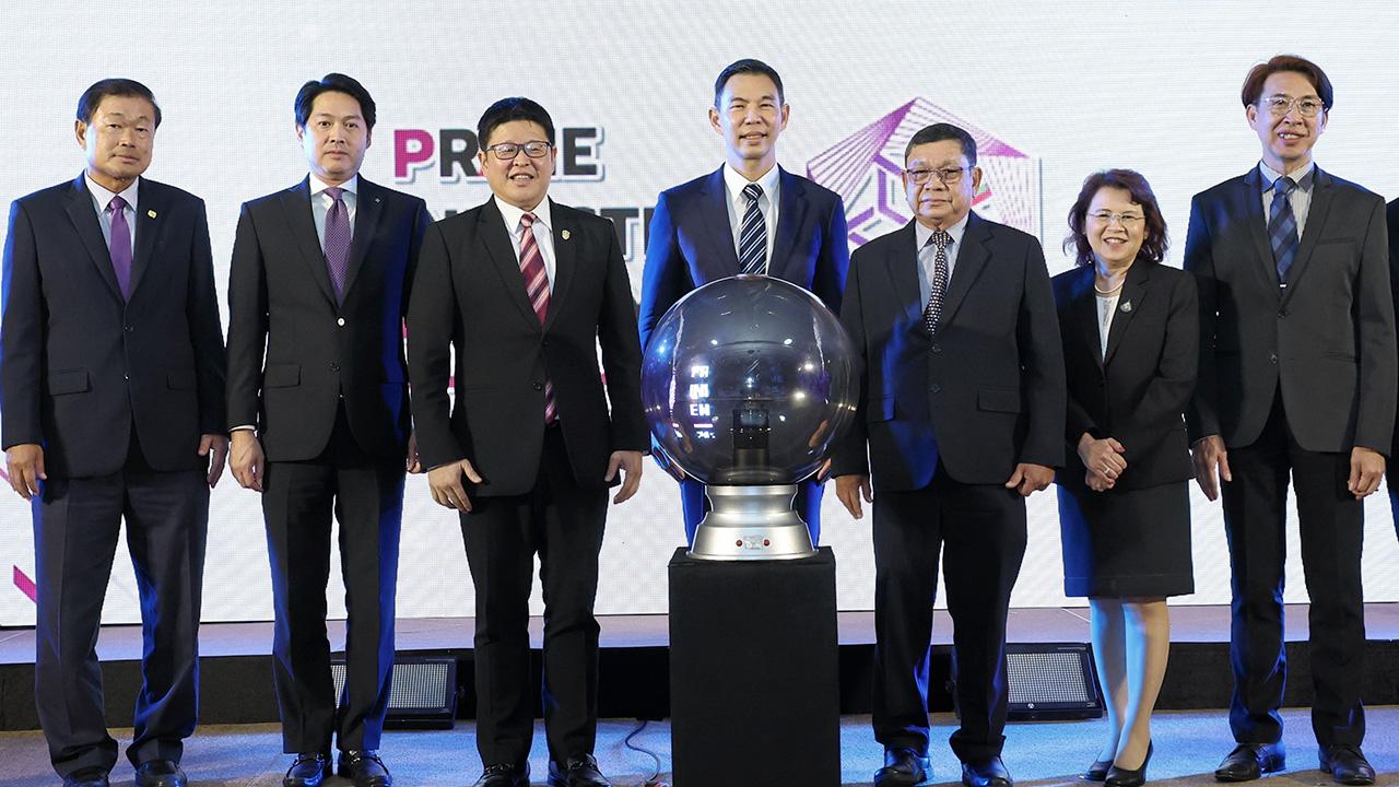 โลกไม่ร้อน - วีริศ อัมระปาล เป็นประธานเปิดตัว ไพร์ม อินดัสเทรียล เอ็นเนอร์ยี่ บริษัทผู้ผลิตโซลาร์เซลล์เพื่อลดการปล่อยก๊าซเรือนกระจก โดยมี สมประสงค์ ปัญจะลักษณ์, ไกรฤทธิ์ นิลคูหา, ปนัดดา รุ่งเรืองศรี และ อัฐพล จิรวัฒน์จรรยา มาร่วมงานด้วย ที่โรงแรมเดอะ สุโกศล วันก่อน.