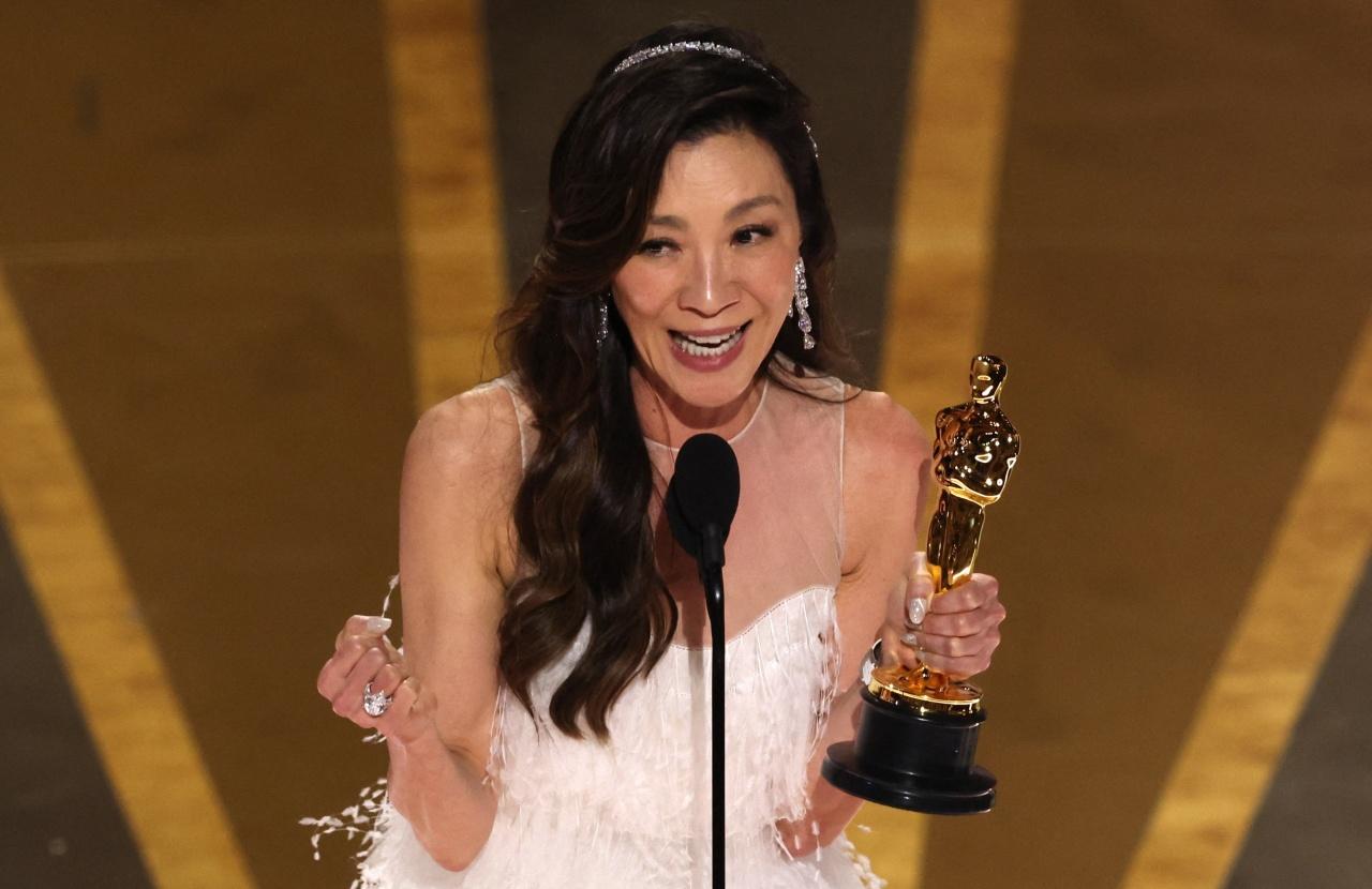 มิเชล โหย่ว กล่าวด้วยความตื้นตันดีใจ คว้ารางวัล Oscar2023 สาขานักแสดงนำหญิงยอดเยี่ยม จากภาพยนตร์เรื่อง Evreything Everywhere All at Once