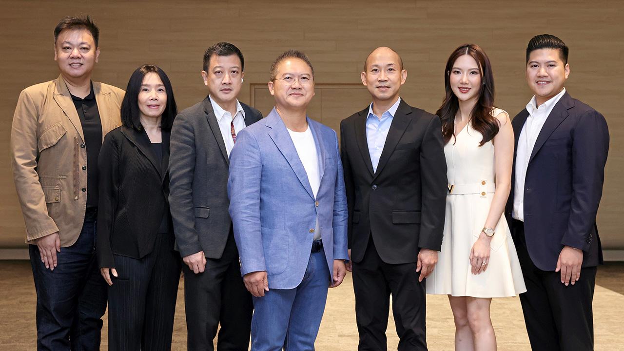 อย่าพลาด ธนกร วีรชาติยานุกูล, อภิชา วีรชาติยานุกูล และ ภาสกร วีรชาติยานุกูล แถลงข่าวการจัดงาน “Udon SONGKRAN FESTIVAL 2023” เทศกาลสงกรานต์ ระหว่าง 12-16 เม.ย. ที่ยูดีทาวน์ จ.อุดรธานี โดยมี โฆษิต สุขสิงห์ มาร่วมแถลงด้วย ที่ศูนย์การประชุมแห่งชาติสิริกิติ์ วันก่อน.