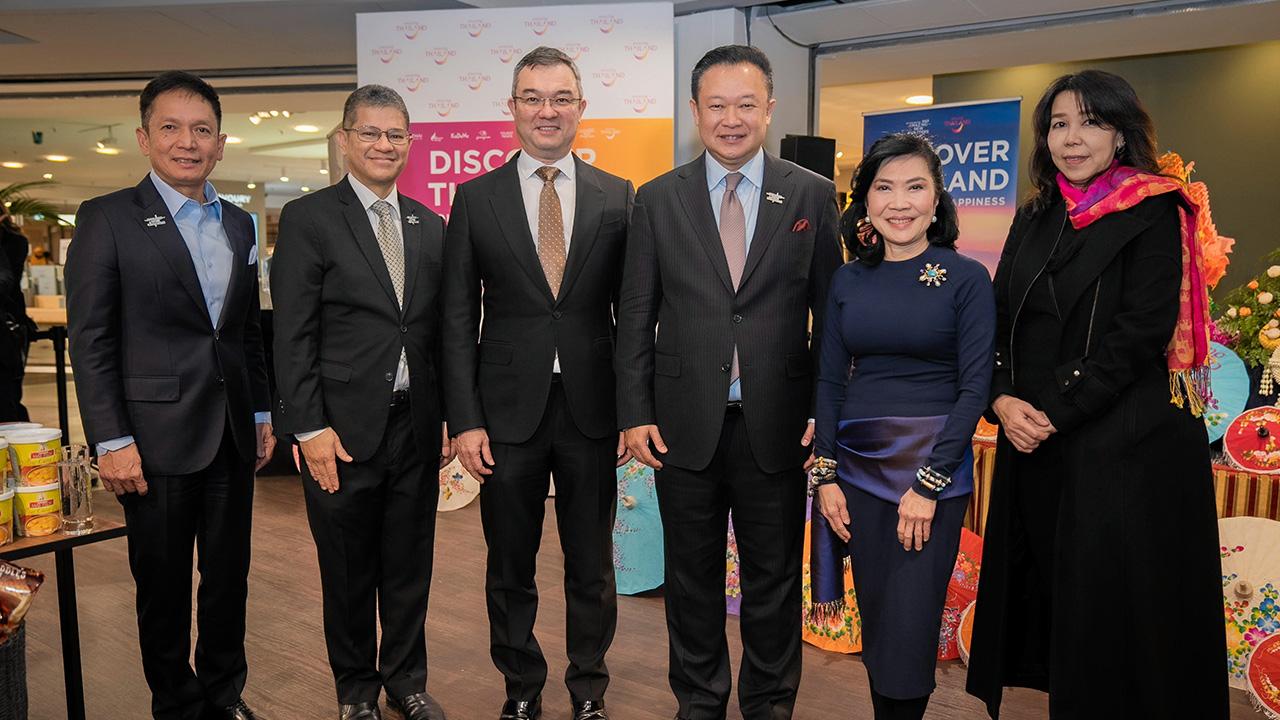 เที่ยวเมืองไทย - ยุทธศักดิ์ สุภสร และ สุพัตรา จิราธิวัฒน์ เปิดงาน “Discover Thailand Journey to Happiness” ประชาสัมพันธ์การท่องเที่ยวไทย โดยมี ศิริปกรณ์ เชี่ยวสมุทร และ ฉัททันต์ กุญชร ณ อยุธยา มาร่วมงาน ที่ห้าง KaDeWe กรุงเบอร์ลิน ประเทศเยอรมนี วันก่อน.
