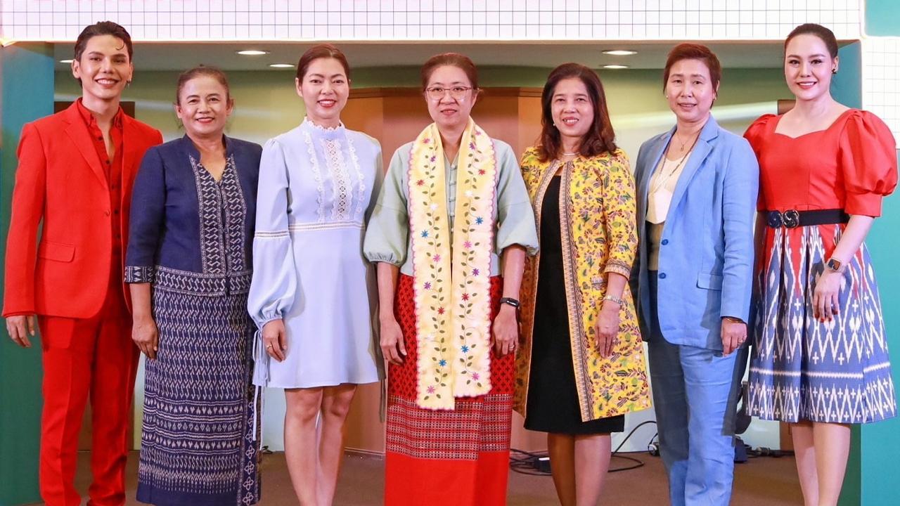 อย่าพลาด ระวีพรรณ แก้วเพียงเพ็ญ รอง ผวจ.นนทบุรี เปิดงาน “Nonthaburi Oldies Fest” ย้อนวันวาน มหาบันเทิง เพื่อประชาสัมพันธ์ศิลปวัฒนธรรมและผลิตภัณฑ์ของดีประจำ จ.นนทบุรี จัดถึง 16 เม.ย. โดยมี ทัศน์รัตน์ มีคำสัตย์ มาร่วมงานด้วย ที่เซ็นทรัล แจ้งวัฒนะ วันก่อน.