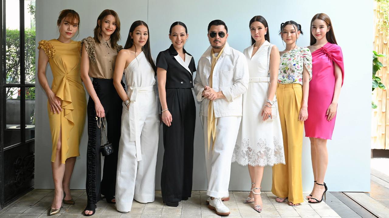 ใส่สวย พลพัฒน์ อัศวะประภา เปิดตัวคอลเลกชัน Asava Spring/Summer 2023 ถ่ายทอดเสื้อผ้าบอกถึงตัวตนของผู้หญิงวิถีชีวิตแบบคนเมือง โดยมี ศรีริต้า เจนเซ่น ณรงค์เดช, จงกล พลาฤทธิ์ และ นฤภรกมล ฉายแสง มาร่วมงานด้วย ที่จีจี้ ไดนิ่ง ฮอลล์ แอนด์ บาร์ สุขุมวิท 45 วันก่อน.