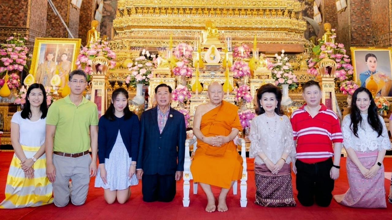 วัย 78 - สมเด็จพระมหาธีราจารย์ เป็นประธานในพิธีเจริญพระพุทธมนต์วันเกิดครบรอบ 78 ปี ของ ประจักษ์ ตั้งคารวคุณ โดยมี ละออ ตั้งคารวคุณ, วนรัชต์–ร.ท.พญ.ปิยะชนก ตั้งคารวคุณ และ ณัฏฐวุฒิ–เพ็ญนภา ตั้งคารวคุณ มาร่วมในพิธีด้วย ที่วัดพระเชตุพน วันก่อน.