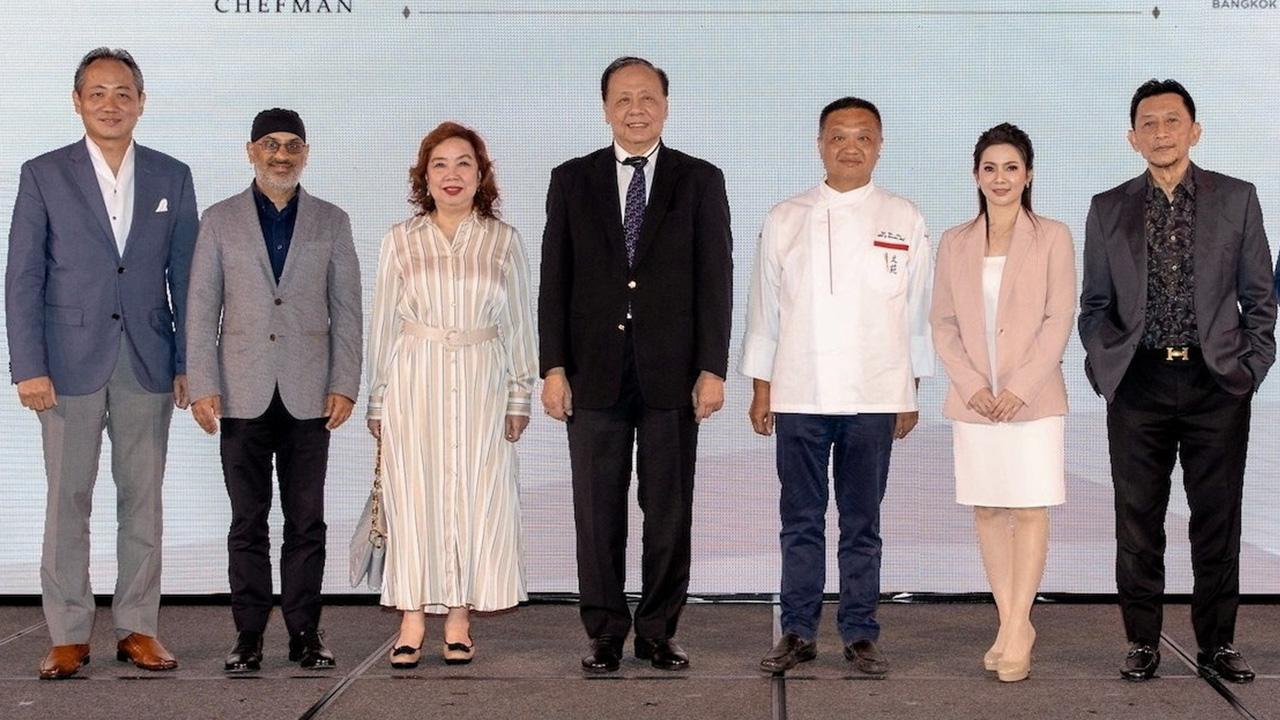 อาหารจีน - แซมมี่ คาโรลุส, ปาริชาต ปวงนิยม และ ไว ยิน มาน เปิดตัวเซตเมนูอาหารจีนต้นตำรับสำหรับงานแต่งงาน เพื่อให้บริการลูกค้าด้วยอาหารเลิศรส โดยมี ดร.พิจิตต รัตตกุล, วิทวัส วิภากุล และ วิลาวัณย์ เหลืองนาคทองดี มาร่วมงานด้วย ที่โรงแรมไฮแอท รีเจนซี่ วันก่อน.