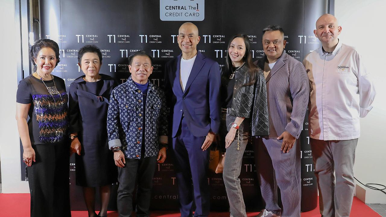 แท้งกิ้ว - อธิศ รุจิรวัฒน์ จัดดินเนอร์หรูสไตล์ฝรั่งเศสกับสุดยอดเชฟมิชลินสตาร์ อาร์โนด์ ดูนานด์ เพื่อขอบคุณลูกค้าบัตรเครดิตเซ็นทรัล เดอะวัน แบล็ค โดยมี ม.ล.ปุญยนุช เกษมสันต์, ธัญญรัตน์ รุ่งเรืองมีดี และ วิชัย ส่งทวีผล มาร่วมงานด้วย ที่ร้านอาหารเมซอง ดูนานด์ วันก่อน.