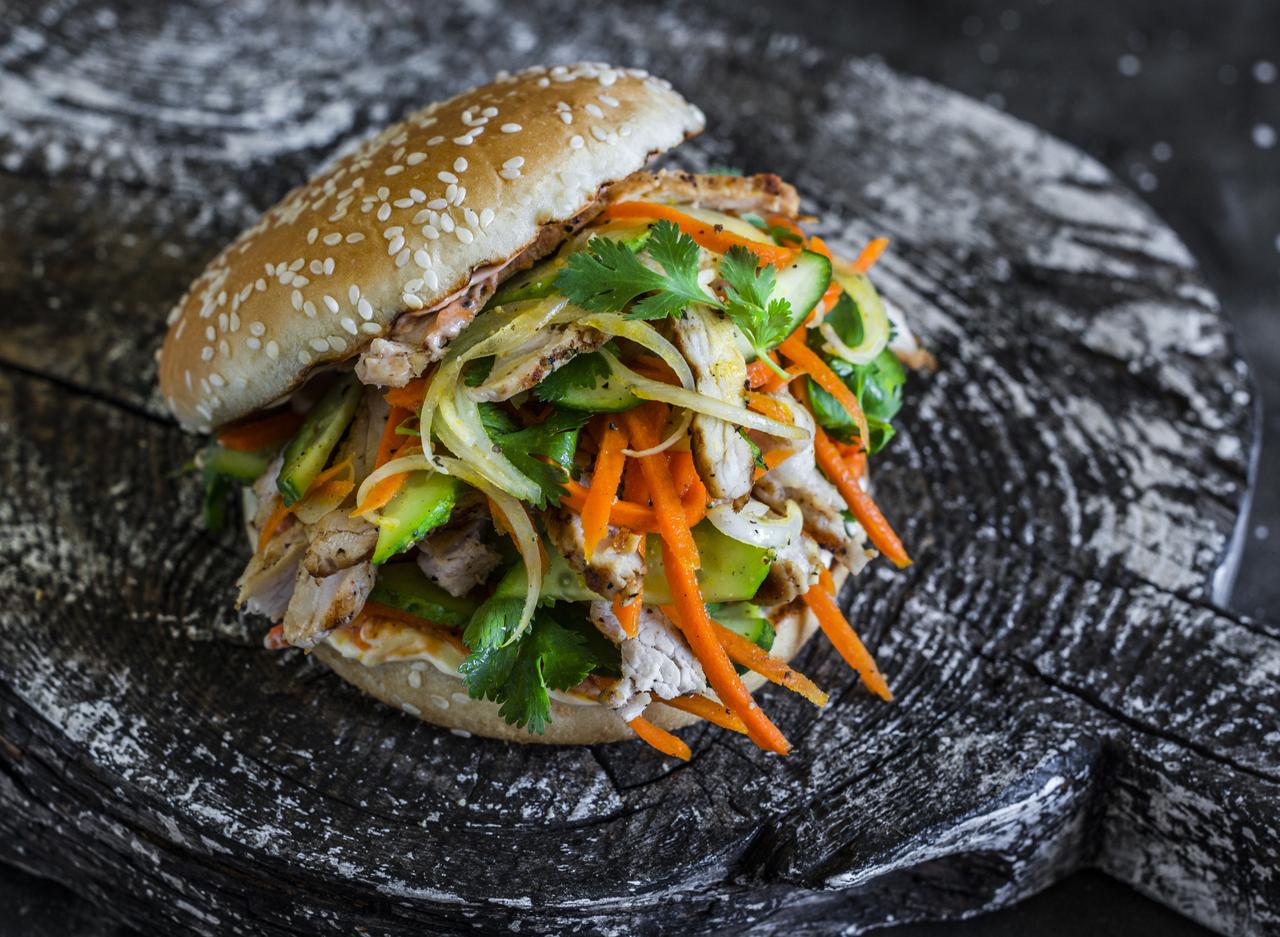 แฮมเบอร์เกอร์เวียดนาม (Banh Mi Burger)