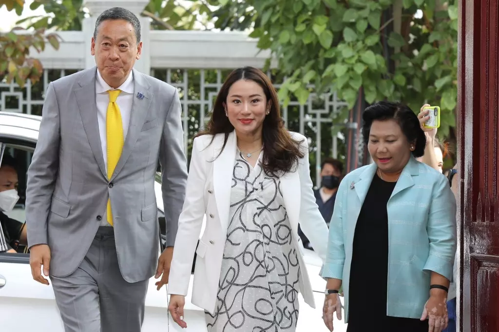 สร้างงานเพิ่มรายได้ การเมืองแบบพอดี ทีมเศรษฐกิจเพื่อไทย