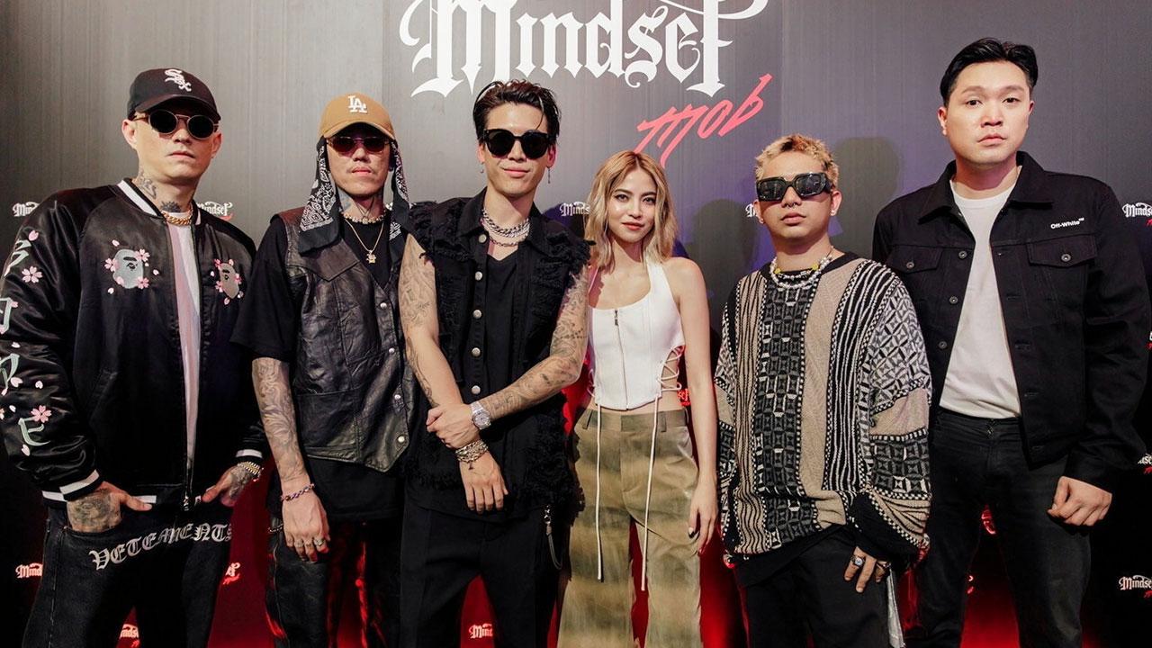 ลุยค่ายเพลง - ป๊อก-ภัสสรกรณ์ จิราธิวัฒน์ จัดงาน “The first exclusive launch and line up of Mindset Mob” เปิดตัวค่ายเพลงน้องใหม่ “Mindset Mob” ตอบโจทย์ทุกฟังก์ชันบันเทิง พร้อมเผยโฉมหน้าศิลปินในสังกัด POKMINDSET, Jigsaw Story, DeejayB และ Confuse สุดเซอร์ไพรส์กับศิลปินเบอร์ล่าสุด MARINA ศดานันท์ บาเล็นซิเอก้า และ มาร์โค เมาเร่อ ณ บริเวณเซ็นทรัลคอร์ท ชั้น 1 ศูนย์การค้าเซ็นทรัลเวิลด์.