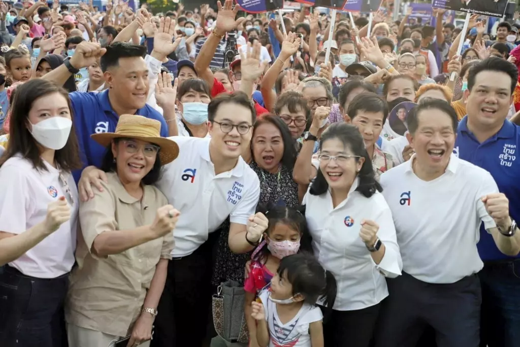ปลดหนี้ สร้างรายได้ขับเคลื่อนประชานิยม มุมคิดไทยสร้างไทย