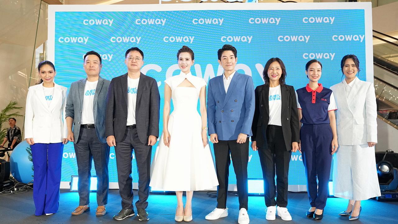 ครบวงจร - ปาร์ค ชุนยง เปิดแคมเปญ “Just Drink แล้วออกไปใช้ชีวิต” เสนอการบริการครบวงจรสรรค์สร้างวัฒนธรรมดื่มน้ำรูปแบบใหม่ของ โคเวย์ แบรนด์เครื่องกรองน้ำจากเกาหลีใต้ โดยมี เชซอง อิม และ อนุวัฒน์–พิจิตตรา สงวนศักดิ์ภักดี มาร่วมงานด้วย ที่ไอคอนสยาม วันก่อน.