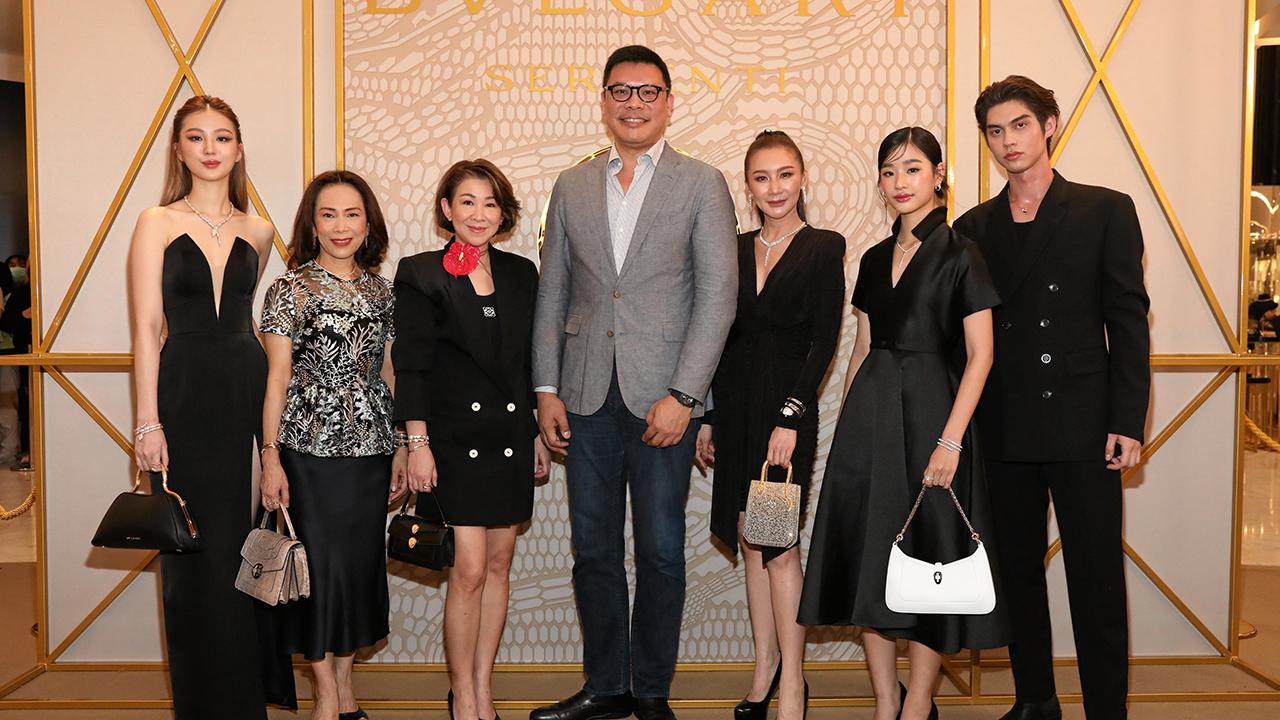 วัย 75 - เจฟฟรีย์ ฮัง และ อรธิรา ภาคสุวรรณ์ จัดงานฉลองครบรอบ 75 ปี “Bvlgari Serpenti” คอลเลกชันของบุลการี โดยมี สุธาวดี ศิริธนชัย, วริศรา ไพรสานฑ์กุล, วชิรวิชญ์ ชีวอารี, กัญญาวีร์ สองเมือง และ ต้นตะวัน ตันติเวชกุล มาร่วมงานด้วย ที่ดิ เอ็มโพเรียม วันก่อน.