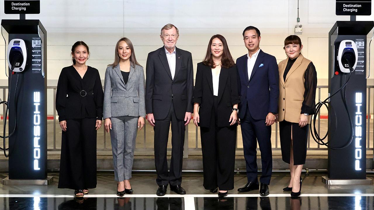 โอลิวิเยร์ บรง และ ดร.ณัฐกิตติ์ ตั้งพูลสินธนา เปิดฉลองตรุษจีนปีกระต่ายทองแบบยิ่งใหญ่