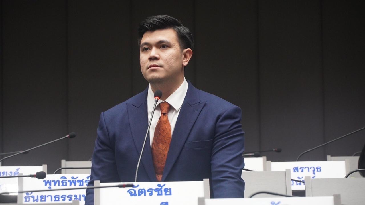 สภา กทม. ถกปรับปรุงฟุตปาททั่วกรุง “ชัชชาติ” รับทำให้ดีขึ้นพร้อมไฟส่องสว่าง