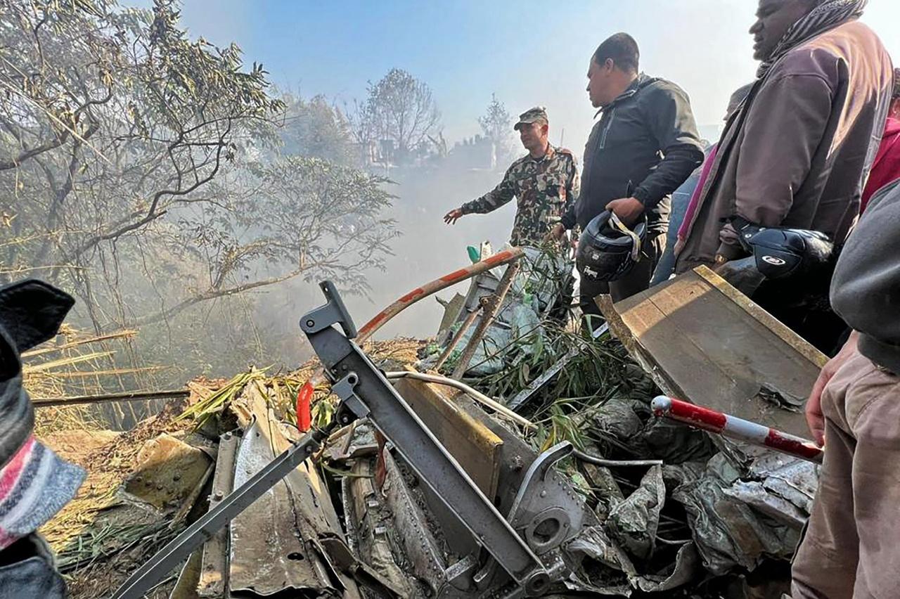 Expected death of plane crash in Nepal  67 dead found (clip)