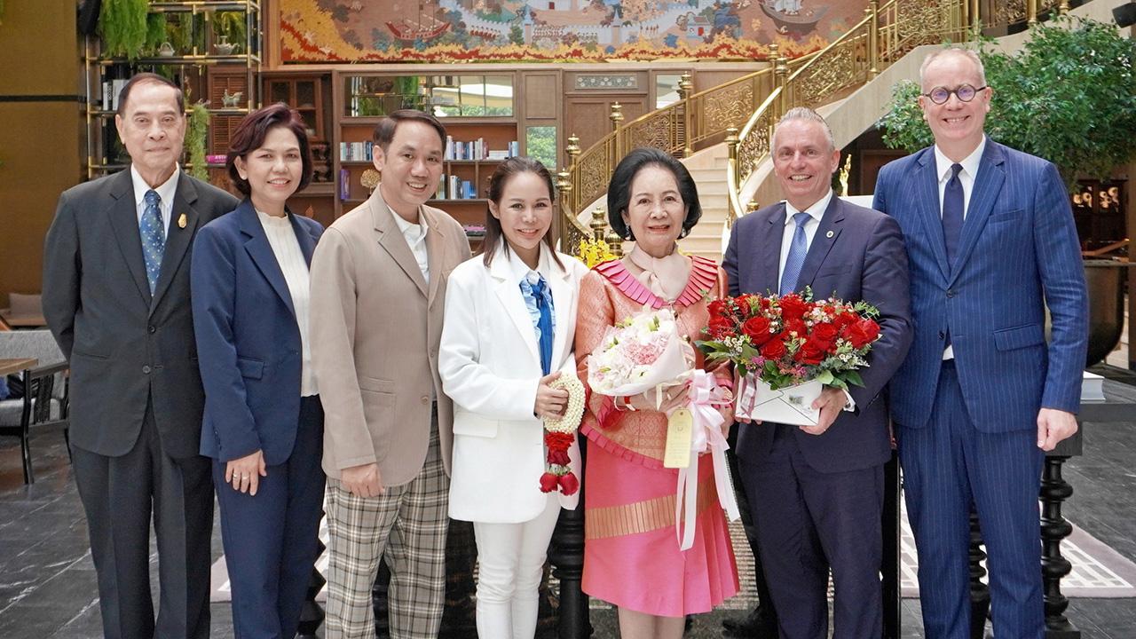 "พิชัย จิราธิวัฒน์" มอบเงินจำนวน 300,000 บาท สมทบทุนมูลนิธิไทยรัฐ