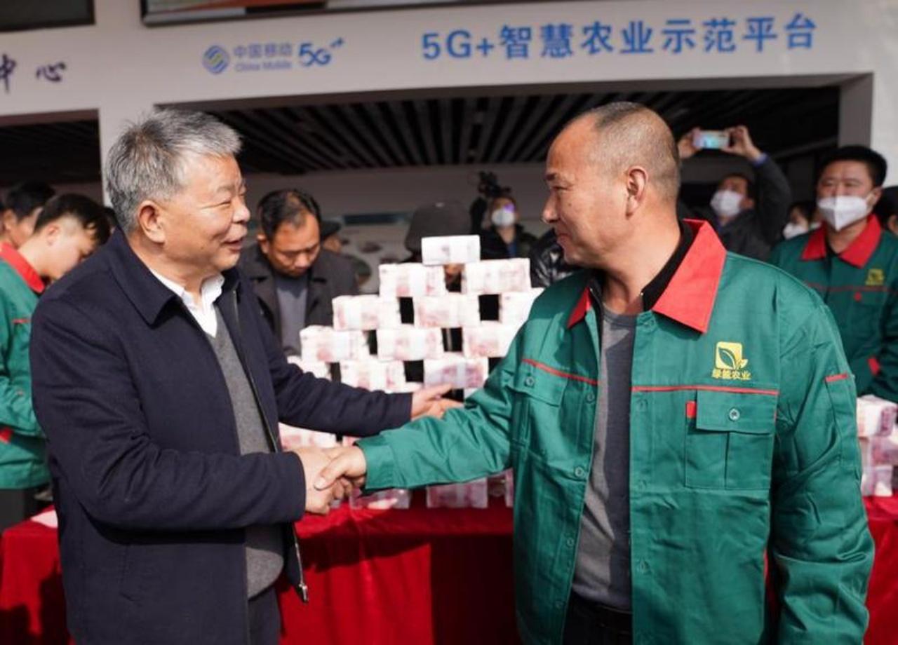 ผู้ประกอบการสุดใจดี จ่ายโบนัสสิ้นปี ให้ทัพเกษตรกรที่เจียงซี 34 ล้าน