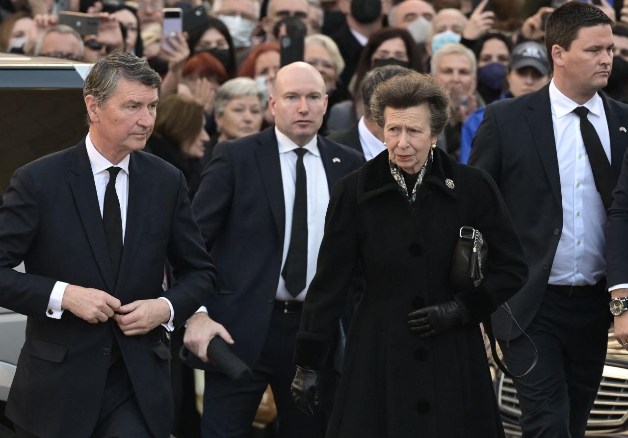 เจ้าหญิงแอนน์ แห่งราชวงศ์อังกฤษ และพระสวามี พลเรือโท ทิโมที ลอเรนซ์