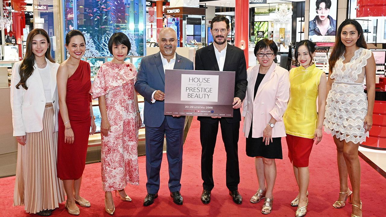 คุ้มจริง - โอลิวิเยร์ บรง และ วีคัส แทนดัล จัดแคมเปญ “Central x Elca present House of Prestige Beauty” รวมสินค้าบิวตี้คอลเลกชันเอกซ์คลูซีฟจัดโปรโมชันพิเศษรับตรุษจีน จัดถึง 29 ม.ค. โดยมี ณัฐกานต์ สำราญกิจ และ เบญจมาส กลิ่นส่ง มาร่วมงานด้วย ที่เซ็นทรัลเวิลด์ วันก่อน.
