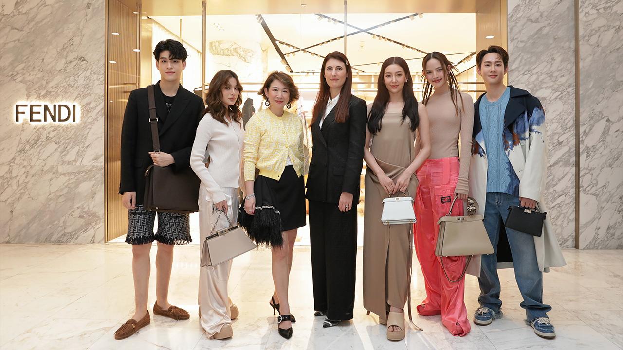 ปรับโฉม - อรธิรา ภาคสุวรรณ และ อมิเลีย ซิลลาร์ด เปิดโฉมใหม่ของร้าน “FENDI” ลักชัวรีแฟชั่น แบรนด์ชั้นนำระดับโลก โดยมี ราณี แคมเปน, ณัฏฐณิชา ดังวัธนาวณิชย์, สุภัสสรา ธนชาต, ชลธร คงยิ่งยง และ วงศ์รวี นทีธร มาร่วมงานด้วย ที่ชั้น M ศูนย์การค้าดิ เอ็มโพเรียม วันก่อน.
