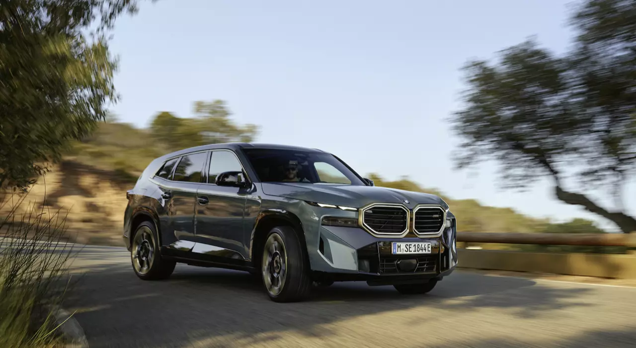 Bmw hybrid deals suv 2021