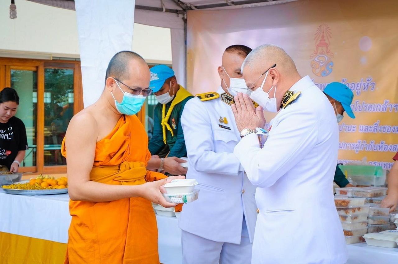พล.อ.ศิวะ ภระมรทัต ประจำสำนักพระราชวังพิเศษ เป็นประธานในพิธีสอบ ป.ธ.8-9 ถวายภัตตาหารแด่พระภิกษุสงฆ์ที่มาสอบบาลีสนามหลวง.