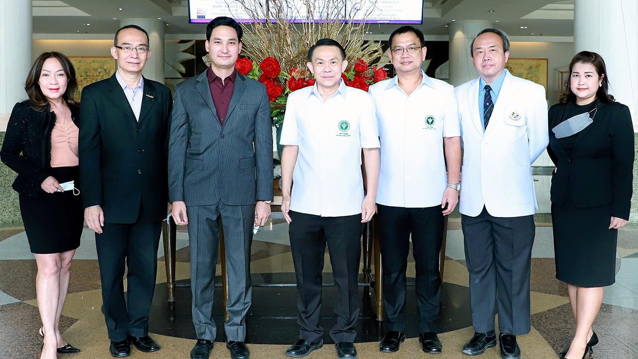 อบรมแพทย์  -  นพ.ธงชัย กีรติหัตถยากร อธิบดีกรมการแพทย์ เป็นประธานเปิดการอบรมแพทย์เพื่อเป็นผู้ออกใบรับรองแพทย์สำหรับคนประจำเรือ โดยมี นพ.เกรียงไกร นามไธสง, นพ.กิติพงษ์ พนมยงค์ และ อนัคพล อิงคะกุล มาร่วมให้การต้อนรับ ที่โรงแรมมิราเคิล แกรนด์ วันก่อน.